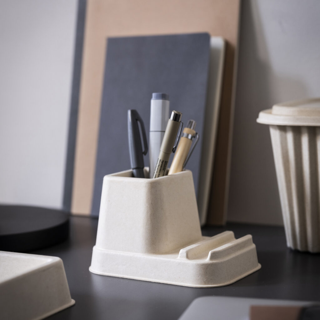HÖNSNÄT holderhttps://www.ikea.com/ph/en/p/hoensnaet-holder-for-mobile-phone-natural-90564896/