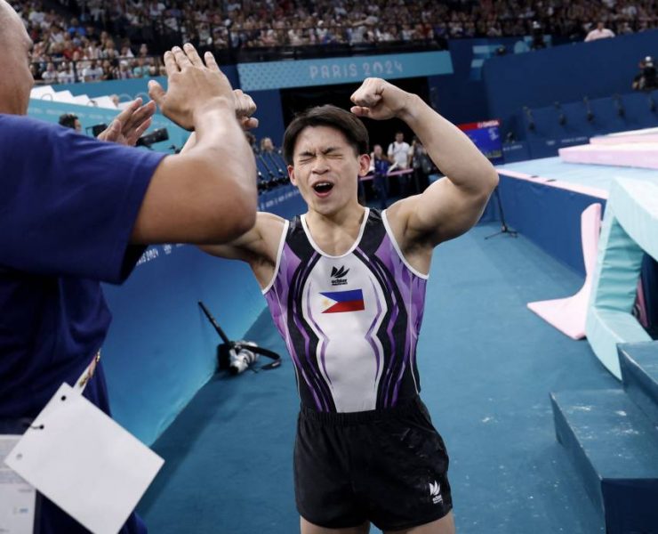 Paris 2024 Olympics - Artistic Gymnastics - Men's Vault Final - Bercy Arena, Paris, France - August 04, 2024. Carlos Edriel Yulo of Philippines reacts after winning gold. REUTERS/Amanda Perobelli