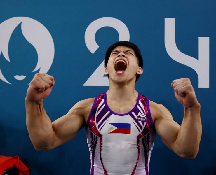 Paris 2024 Olympics - Artistic Gymnastics - Men's Floor Exercise Final - Bercy Arena, Paris, France - August 03, 2024. Carlos Edriel Yulo of Philippines celebrates after his performance. REUTERS/Hannah Mckay