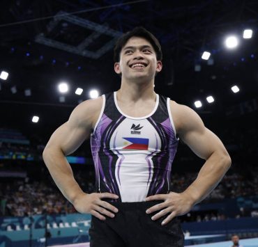 Paris 2024 Olympics - Artistic Gymnastics - Men's Vault Final - Bercy Arena, Paris, France - August 04, 2024. Carlos Edriel Yulo of Philippines reacts after winning gold. REUTERS/Amanda Perobelli