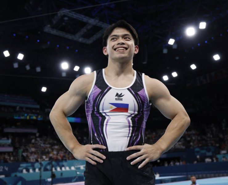 Paris 2024 Olympics - Artistic Gymnastics - Men's Vault Final - Bercy Arena, Paris, France - August 04, 2024. Carlos Edriel Yulo of Philippines reacts after winning gold. REUTERS/Amanda Perobelli